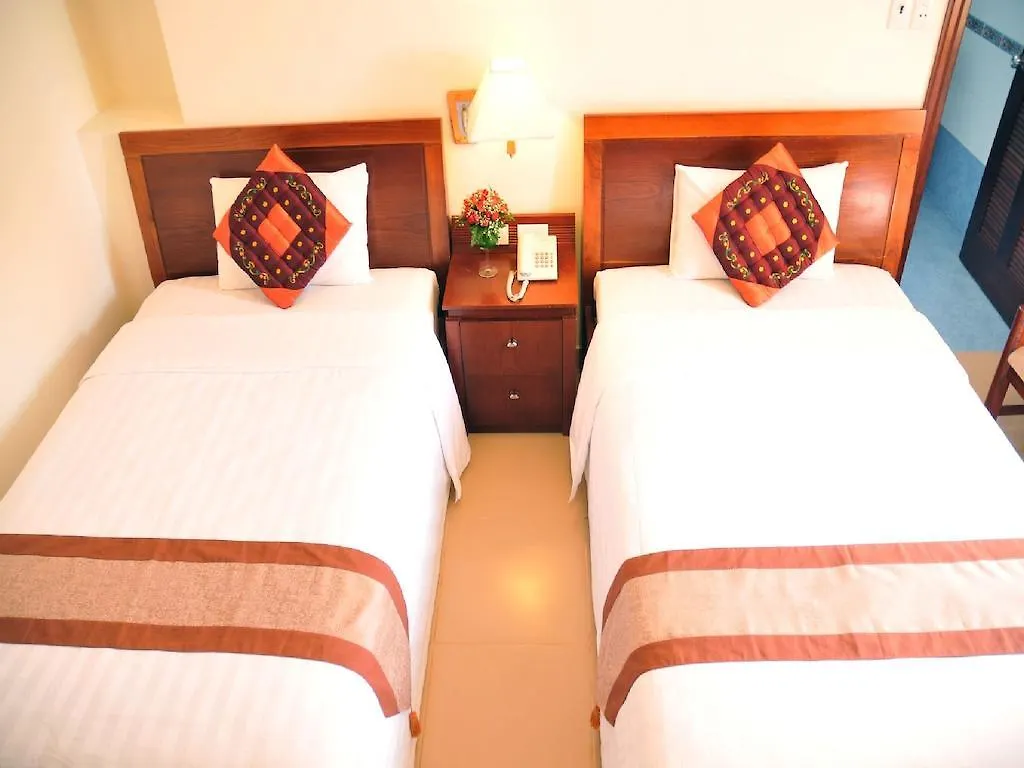 Lac Vien Hotel Ho Chi Minh City 2*,  Vietnam